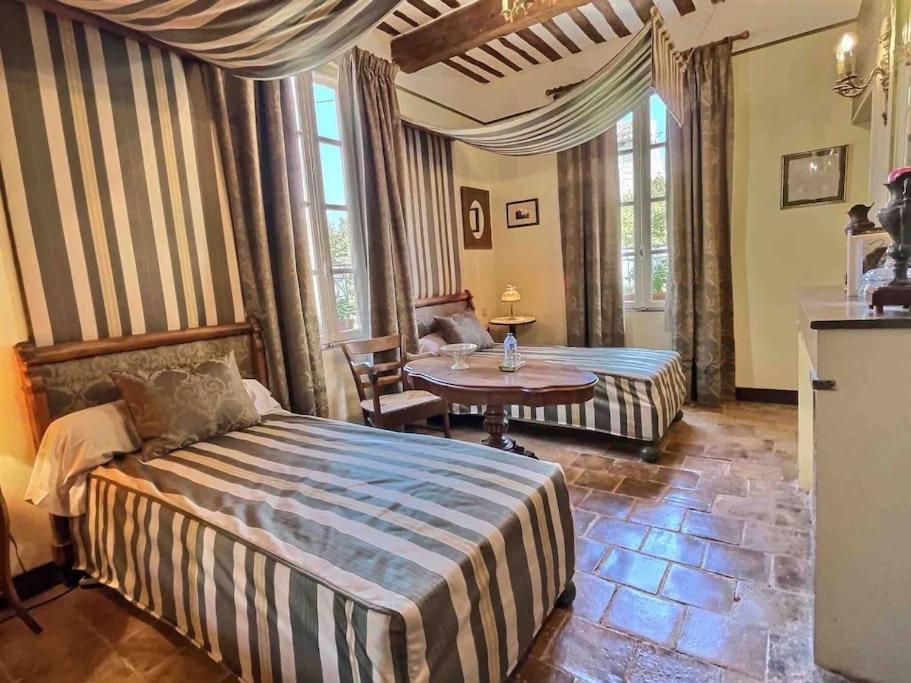 Chez Lydia - Osez La Vie De Chateau ! Pont Du Gard, Uzes Ремулан Екстериор снимка