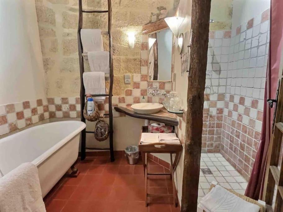 Chez Lydia - Osez La Vie De Chateau ! Pont Du Gard, Uzes Ремулан Екстериор снимка